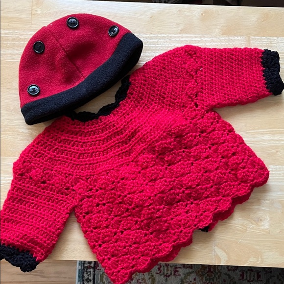 Charming Red and Black ladybug Crochet Baby Set - Picture 4 of 7